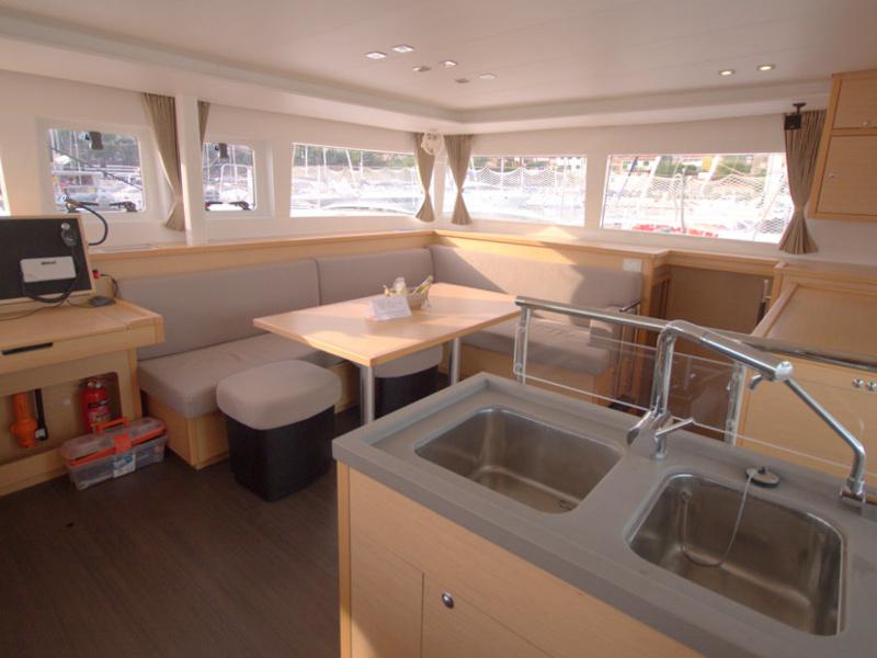 Book yachts online - catamaran - Lagoon 450F - Mon Diamant - rent