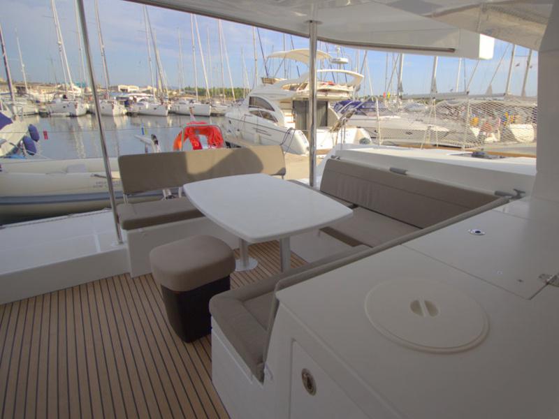 Book yachts online - catamaran - Lagoon 450F - Mon Diamant - rent