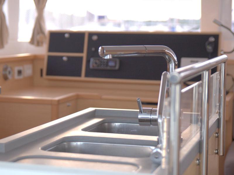 Book yachts online - catamaran - Lagoon 450F - Mon Diamant - rent