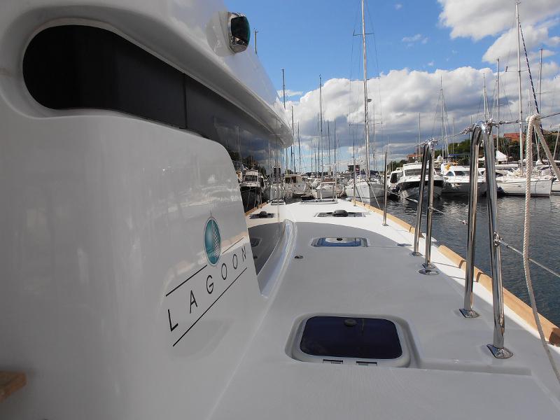 Book yachts online - motorboat - Lagoon 40 MY - Crazy Cat - rent