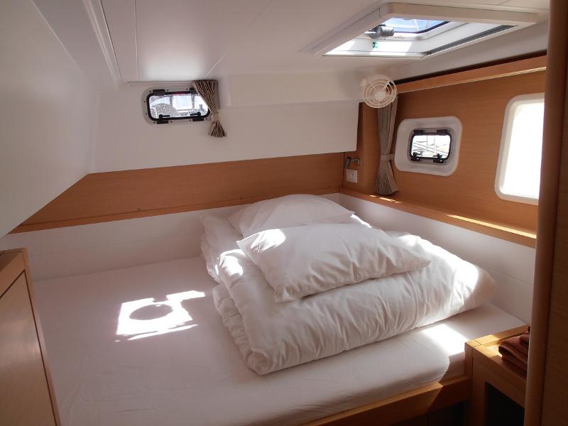 Book yachts online - motorboat - Lagoon 40 MY - Crazy Cat - rent