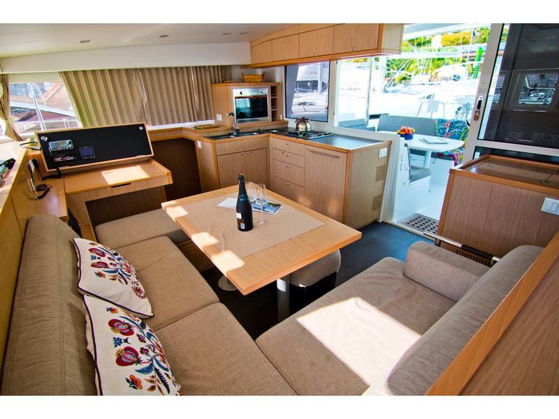 Book yachts online - catamaran - Lagoon 400 - Aragorn 3 - rent