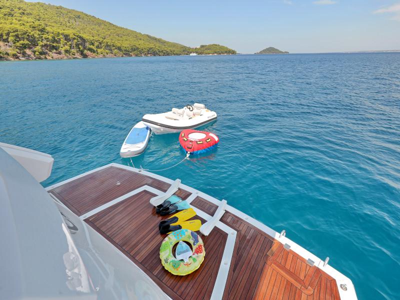 Book yachts online - motorboat - Manhattan 52 - CICO - rent