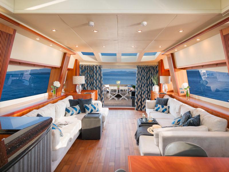 Book yachts online - motorboat - Predator 108 - QUANTUM - rent