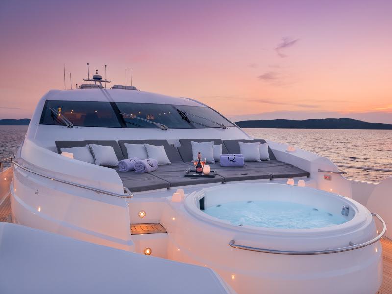 Book yachts online - motorboat - Predator 108 - QUANTUM - rent