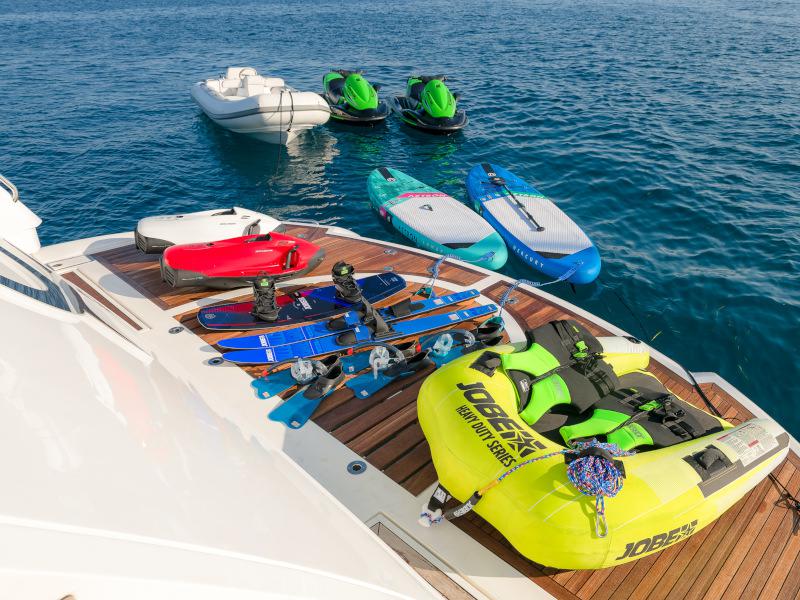 Book yachts online - motorboat - Predator 108 - QUANTUM - rent
