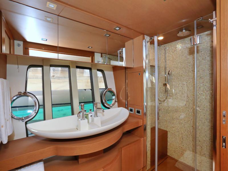 Book yachts online - motorboat - Ferretti 780 - TESORO - rent