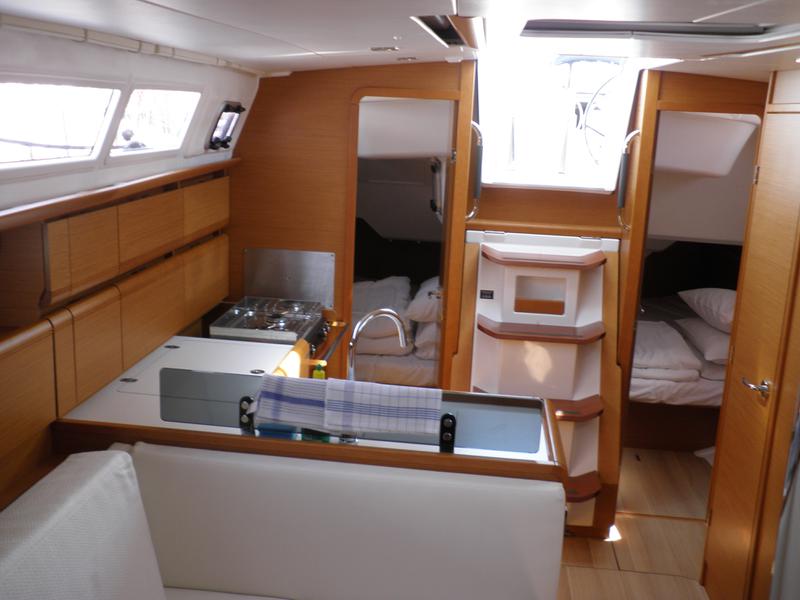 Book yachts online - sailboat - Sun odyssey 379 performance - Paloma - rent