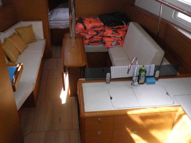 Book yachts online - sailboat - Sun odyssey 379 performance - Paloma - rent