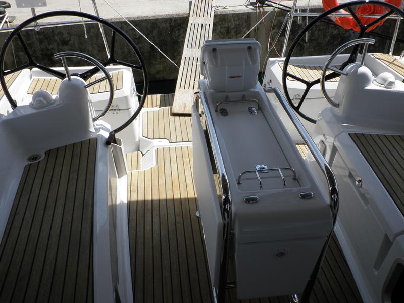 Book yachts online - sailboat - Sun odyssey 379 performance - Paloma - rent