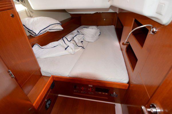 Book yachts online - sailboat - Oceanis 50 Family - LARA  - rent