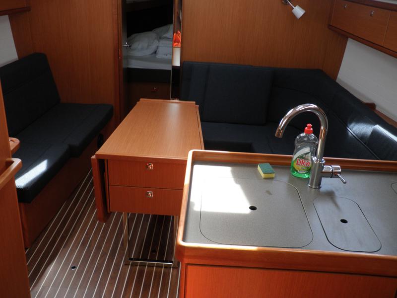 Book yachts online - sailboat - Bavaria Cruiser 37 - Gita - rent