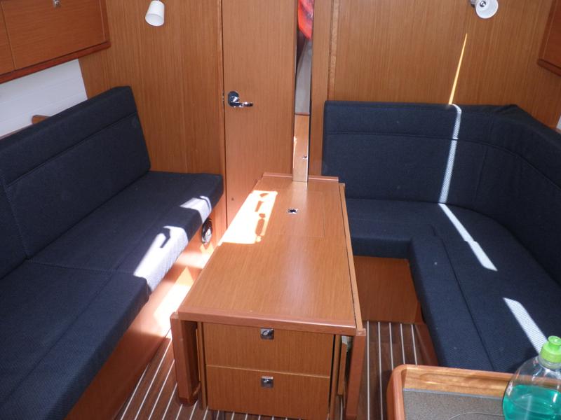 Book yachts online - sailboat - Bavaria Cruiser 33 - GIRICA - rent