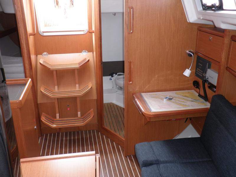 Book yachts online - sailboat - Bavaria Cruiser 33 - GIRICA - rent