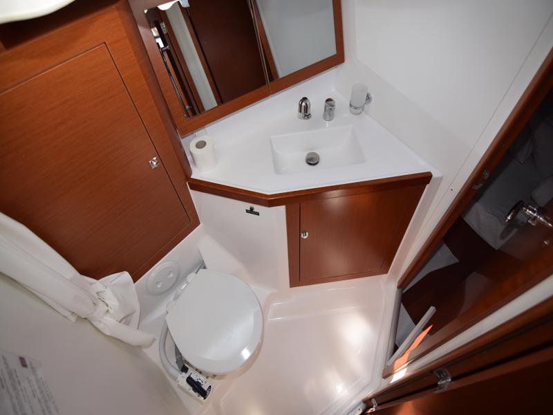 Book yachts online - sailboat - Oceanis 45- 4 cab - NIKA - rent