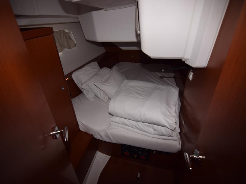 Book yachts online - sailboat - Oceanis 45- 4 cab - NIKA - rent