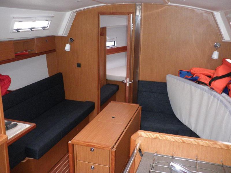 Book yachts online - sailboat - Bavaria Cruiser 36 - AMIGA 3 - rent