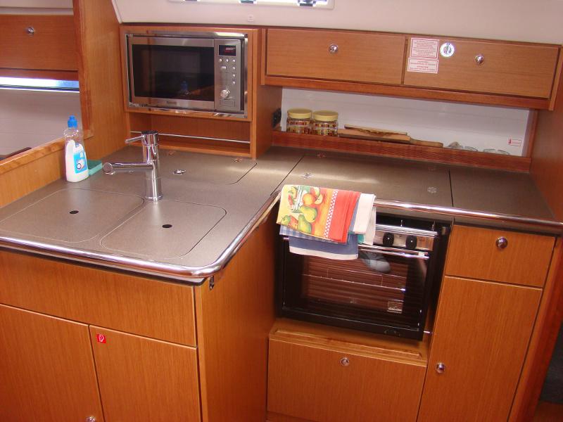 Book yachts online - sailboat - Bavaria Cruiser 36 - AMIGA 3 - rent