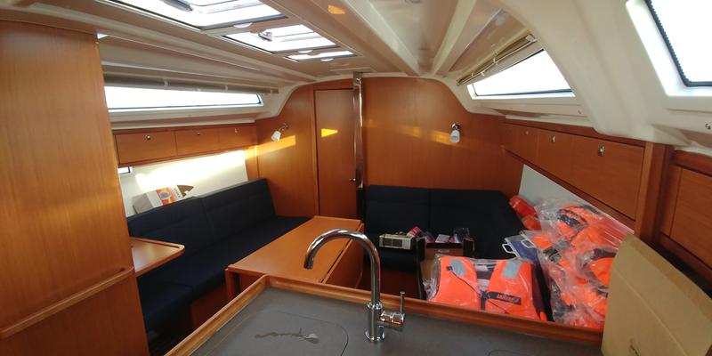 Book yachts online - sailboat - Bavaria Cruiser 37 - ALEGRIA - rent