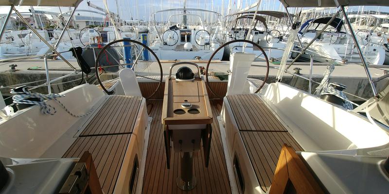 Book yachts online - sailboat - Bavaria Cruiser 37 - ALEGRIA - rent