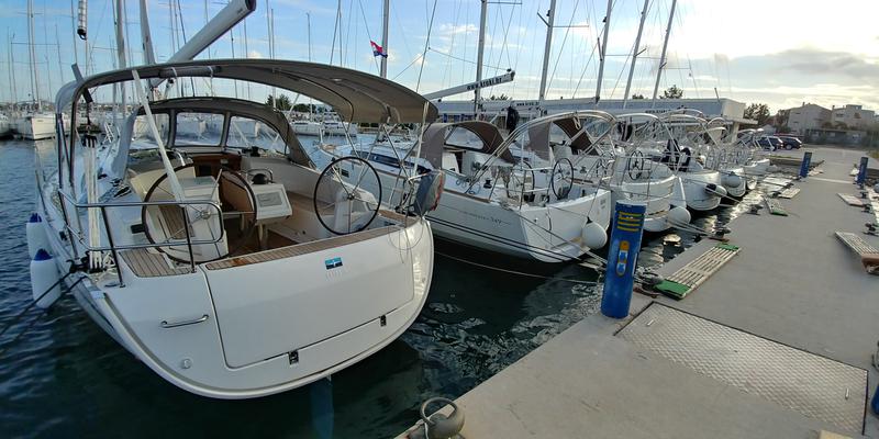 Book yachts online - sailboat - Bavaria Cruiser 37 - ALEGRIA - rent