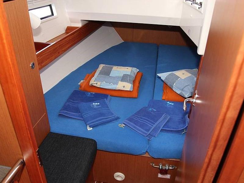 Book yachts online - sailboat - Bavaria 36 Cruiser - ADORA - rent