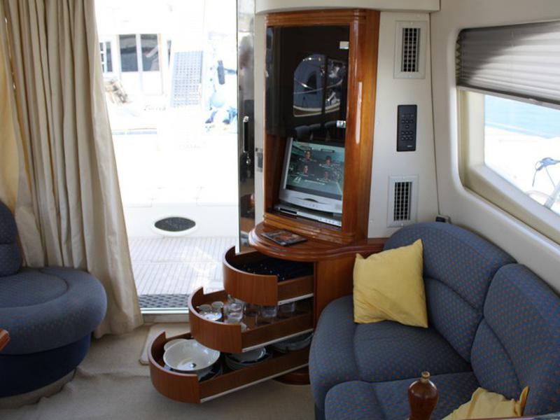 Book yachts online - motorboat - Azimut 46 - Nena - rent