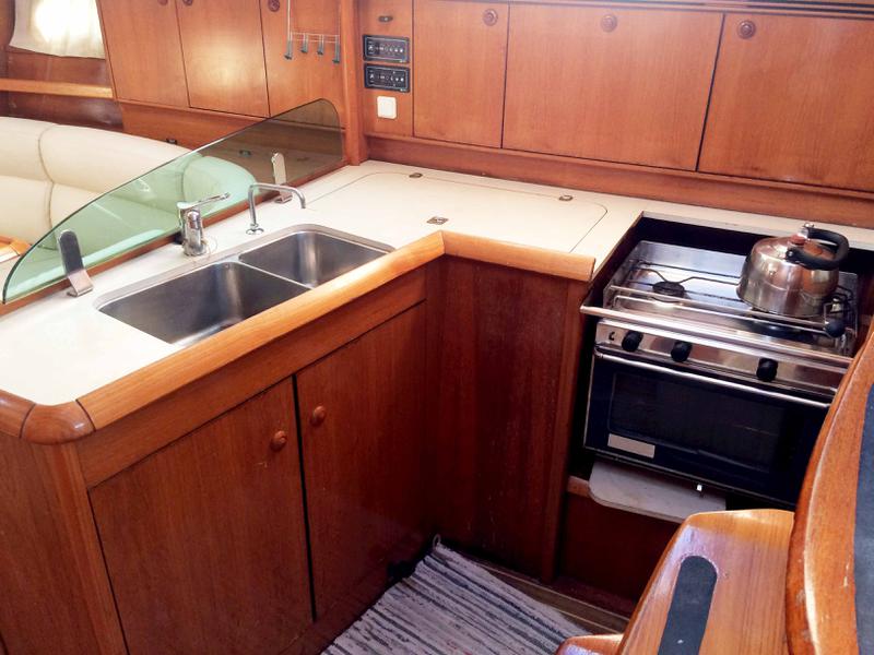 Book yachts online - sailboat - Sun Odyssey 40.3 - ADRIGO - rent