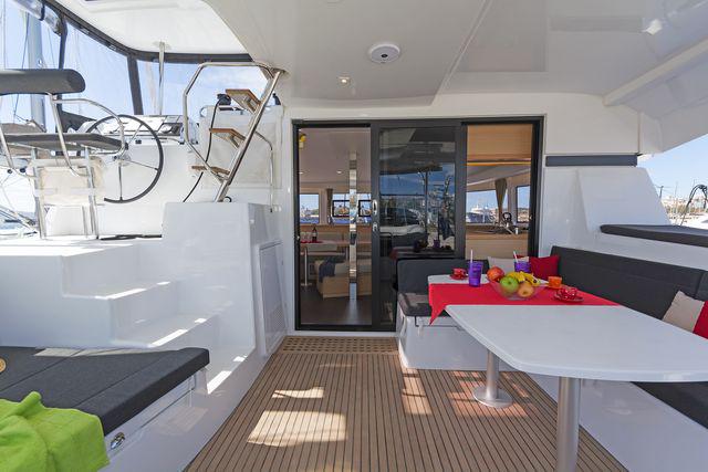 Book yachts online - catamaran - Lagoon 42 - NEVERLAND - rent