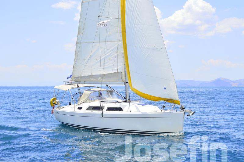 Book yachts online - sailboat - Hanse 325 - Josefin - rent