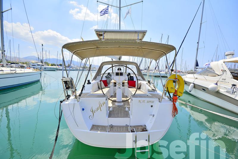 Book yachts online - sailboat - Hanse 325 - Josefin - rent