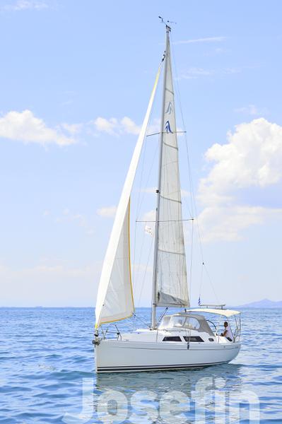 Book yachts online - sailboat - Hanse 325 - Josefin - rent