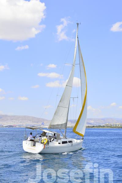Book yachts online - sailboat - Hanse 325 - Josefin - rent