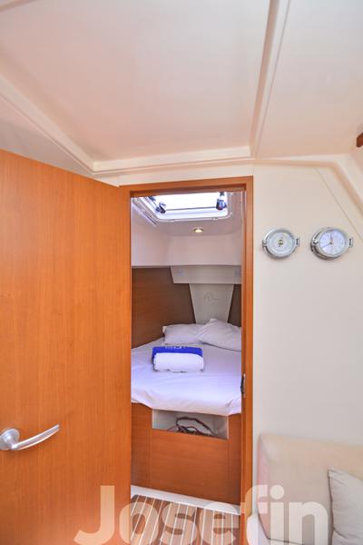 Book yachts online - sailboat - Hanse 325 - Josefin - rent