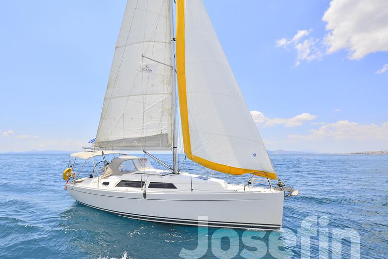 Book yachts online - sailboat - Hanse 325 - Josefin - rent