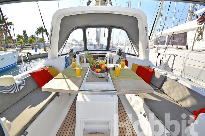 Book yachts online - sailboat - Oceanis 35 - Hobbit - rent