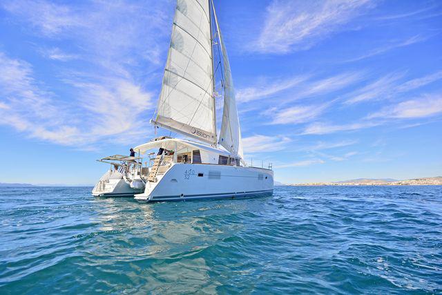 Book yachts online - catamaran - Lagoon 400S2 - FOOTPRINTS - rent