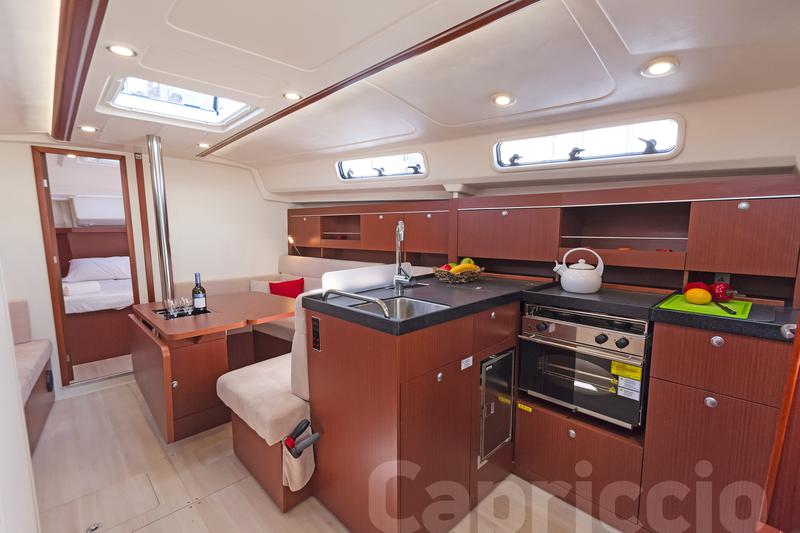 Book yachts online - sailboat - Hanse 385 - CAPRICCIO - rent
