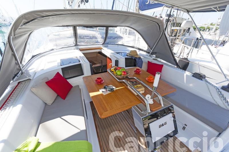 Book yachts online - sailboat - Hanse 385 - CAPRICCIO - rent