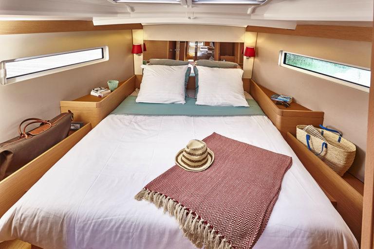 Book yachts online - sailboat - Sun Odyssey 440 - LEFKIPPI  - rent