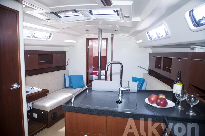 Book yachts online - sailboat - Hanse 345 - Alkion - rent