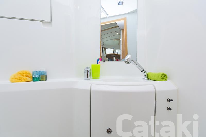 Book yachts online - catamaran - Lagoon 380 S2 - Cataki - rent
