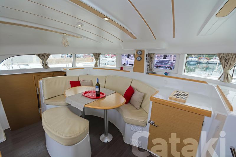 Book yachts online - catamaran - Lagoon 380 S2 - Cataki - rent