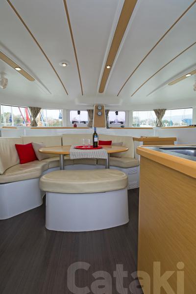 Book yachts online - catamaran - Lagoon 380 S2 - Cataki - rent