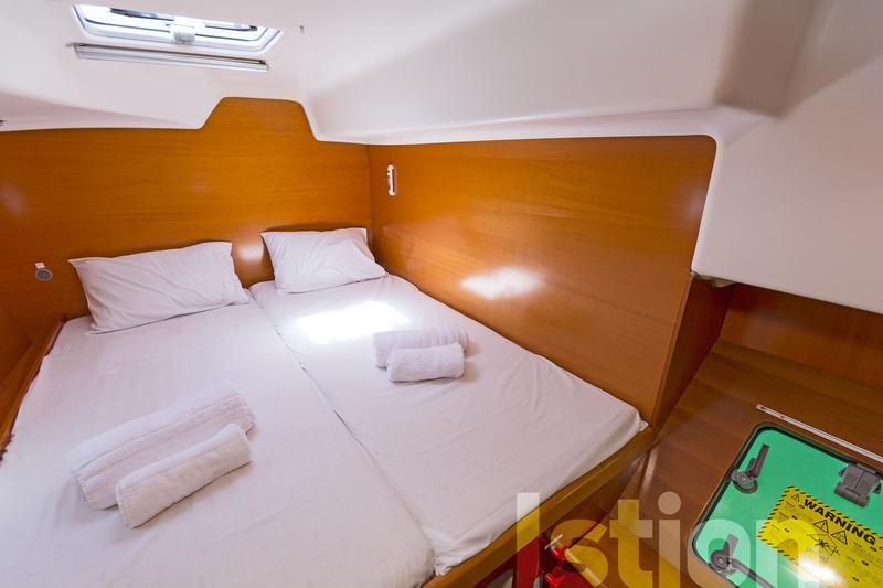 Book yachts online - catamaran - Lagoon 380 - Istion - rent