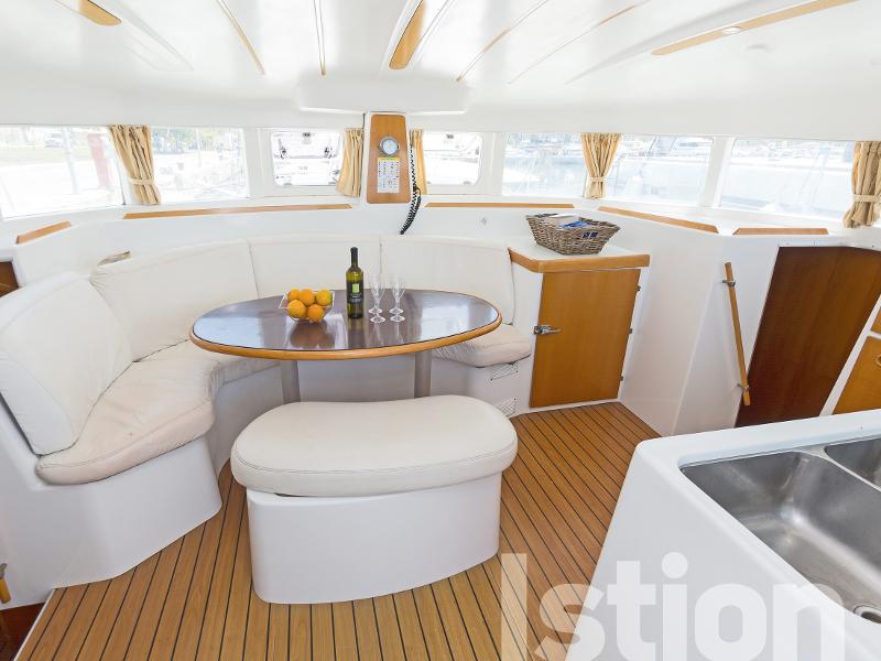 Book yachts online - catamaran - Lagoon 380 - Istion - rent