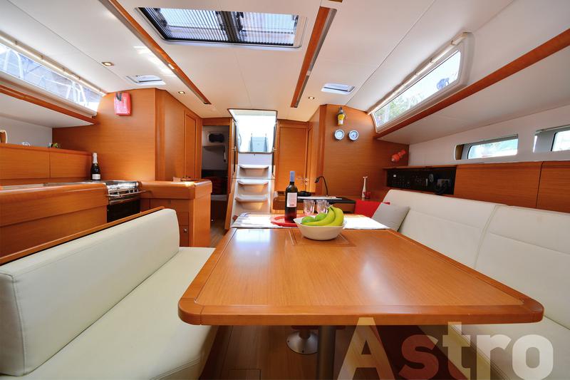 Book yachts online - sailboat - Sun Odyssey 509 - Astro - rent