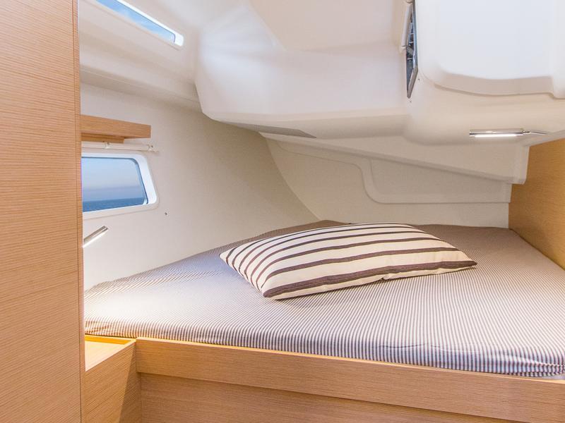 Book yachts online - sailboat - Hanse 418 - AZUR - rent