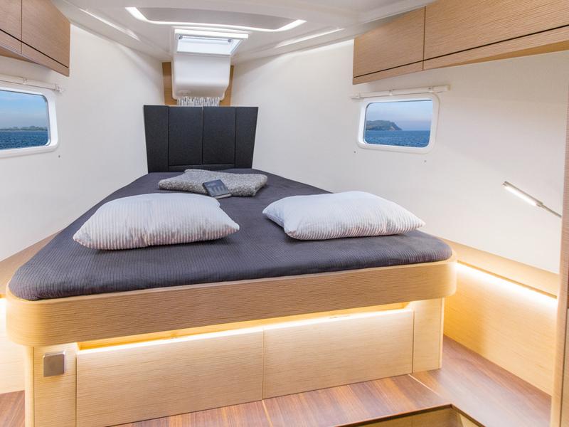 Book yachts online - sailboat - Hanse 418 - AZUR - rent