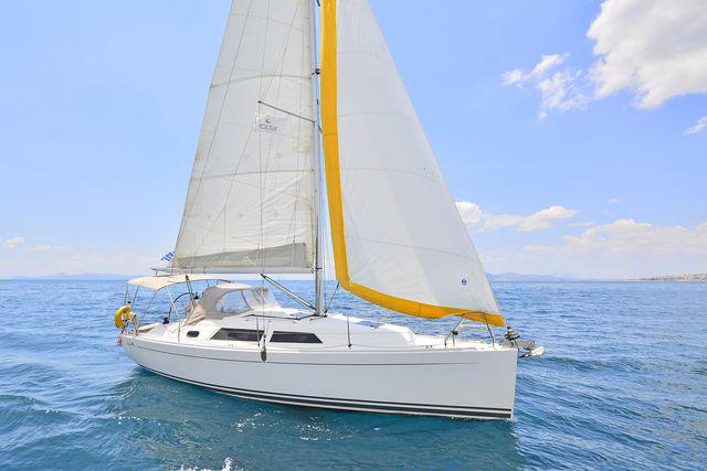 Book yachts online - sailboat - Hanse 325 - Selini - rent